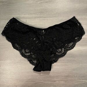 NWOT Victoria's Secret Dream Angels Black Crochet Lace cheeky Panties size Med